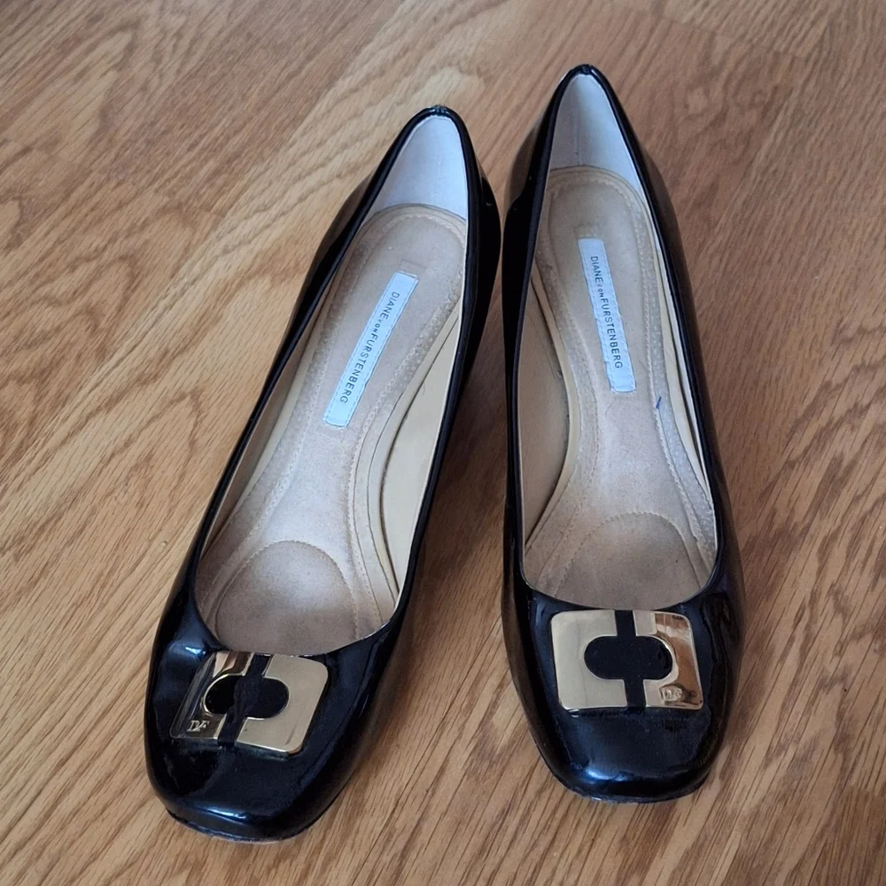 Diane Von Furstenberg Black Patent Leather Size heels size 8.5